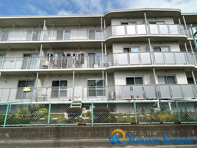 茅ヶ崎海岸松が丘ハイツ　J棟の外観