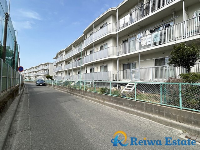 茅ヶ崎海岸松が丘ハイツ　J棟の外観