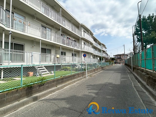 茅ヶ崎海岸松が丘ハイツ　J棟の外観