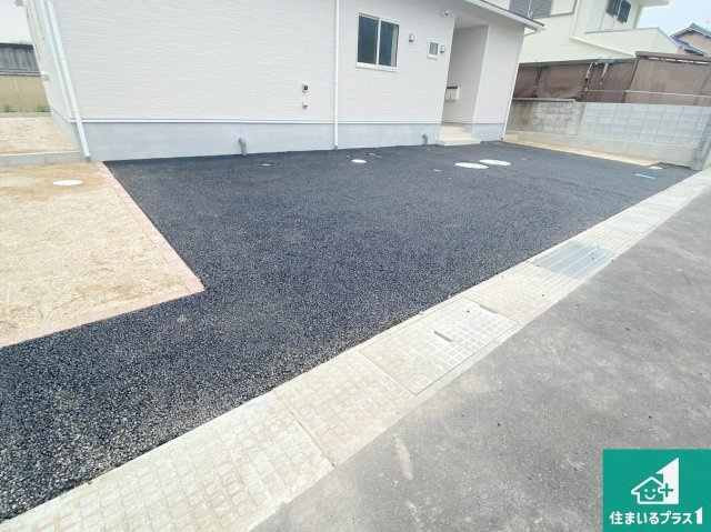 和歌山市杭ノ瀬　第3期　新築一戸建ての駐車場|２台分の駐車スペース有り！急な来客でも安心です！