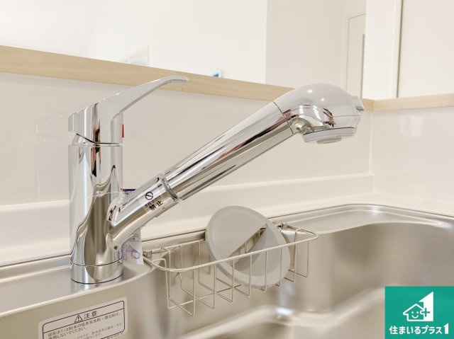 和歌山市杭ノ瀬　第3期　新築一戸建ての設備|浄水器を内蔵！炊飯時、お茶を作る時に安心してお水を使えます！お湯と冷水、浄水と原水、シャワーの切替えもワンタッチです！