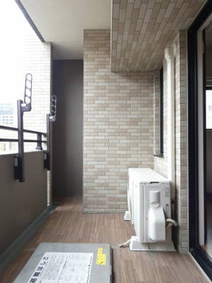 【バルコニー】 | グランフォーレ千早マークスクエア ウエストウイング | 同シリーズ別物件の写真になります。床や建具などの色は現況優先。