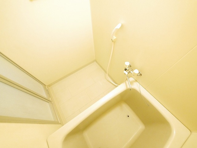 レオパレス西畑の浴室|お風呂で日々の疲れを落としましょう