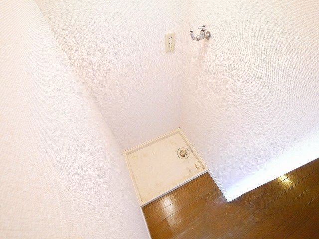 レオパレス西畑の設備|洗濯機置場