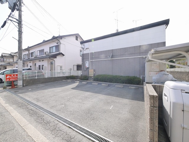 レオパレスジュピタの駐車場|カースペースがあります