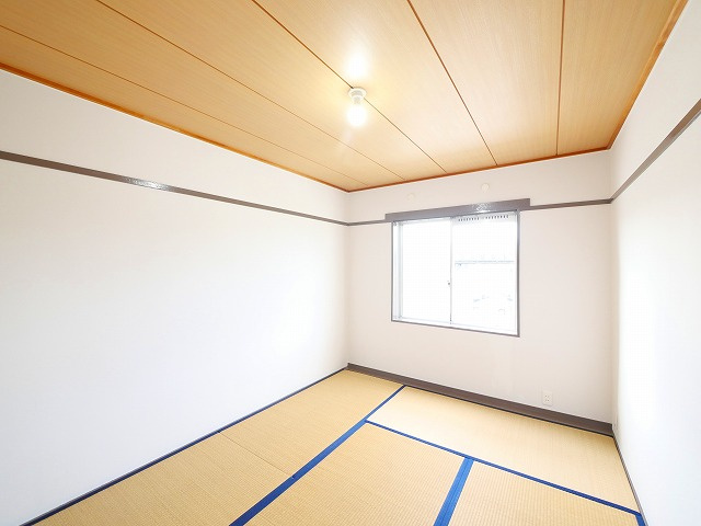 コーポレート筒井の和室