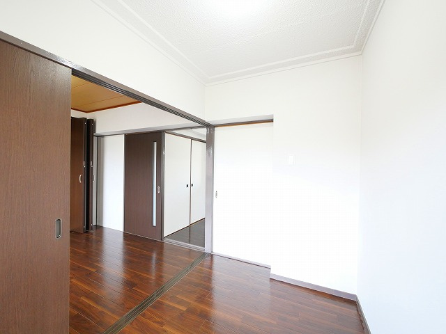 コーポレート筒井の洋室