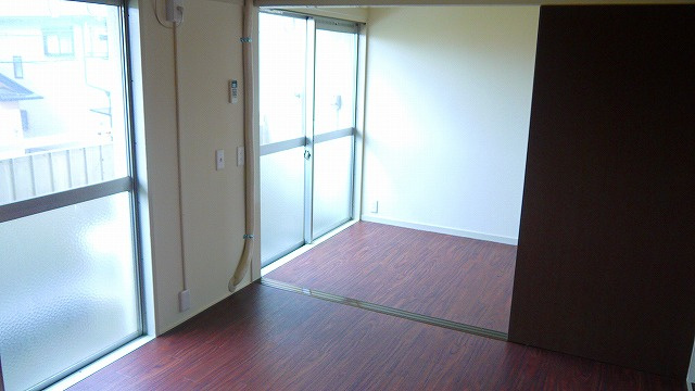 コーポレート筒井の洋室