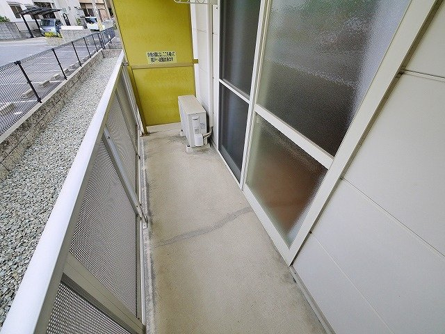 レオパレスＳＯＰＨＩＡのバルコニー|外からの目が気にならないバルコニーで洗濯物が干せます