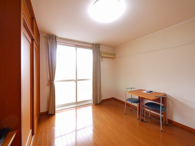 レオパレスＳＯＰＨＩＡの内装|個人の部屋や寝室として使える洋室です