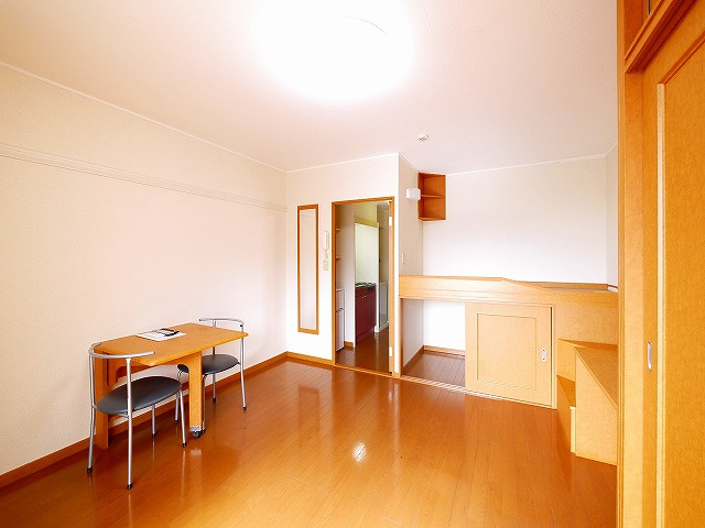 レオパレスＳＯＰＨＩＡの居間・リビング|ゆったりとした居間です