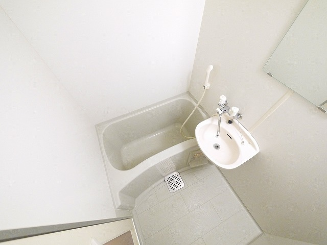 レオパレスＳＯＰＨＩＡの浴室|お風呂で日々の疲れを落としましょう