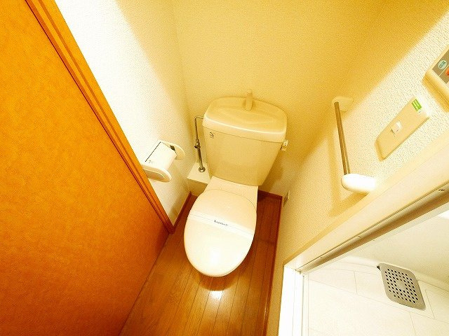 レオパレスＳＯＰＨＩＡのトイレ|シンプルで使いやすいトイレです