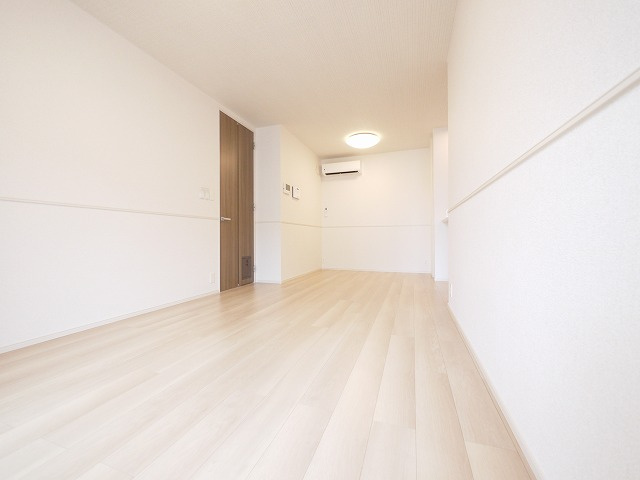 カーサ・リンドペローⅡの居間・リビング|ゆったりとした居間です