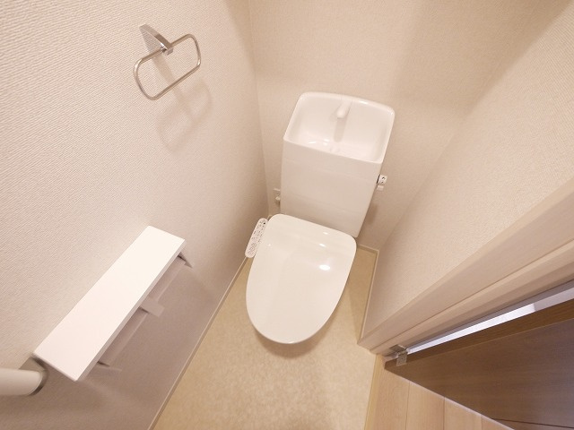 カーサ・リンドペローⅠのトイレ|清潔感のあるトイレです