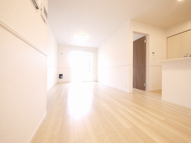 カーサ・リンドペローⅡの居間・リビング|こちらの居間で趣味の時間をお楽しみください