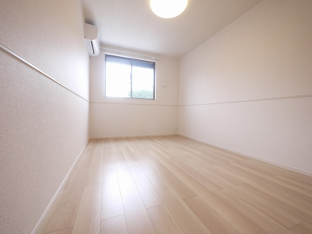 カーサ・リンドペローⅡの寝室|落ち着いて過ごせるお部屋なので、寝室にいかがでしょうか