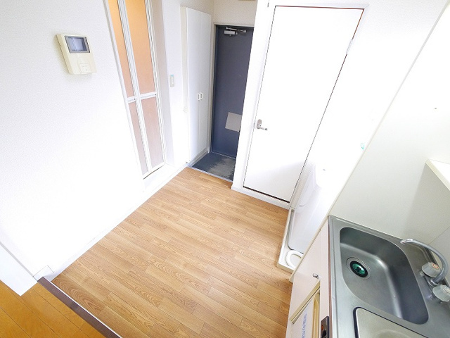 レオパレスカサの居間・リビング|ゆったり過ごせる居間です