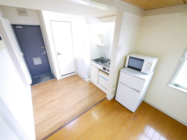 レオパレスカサのキッチン|コンパクトなキッチンで掃除もラクラク