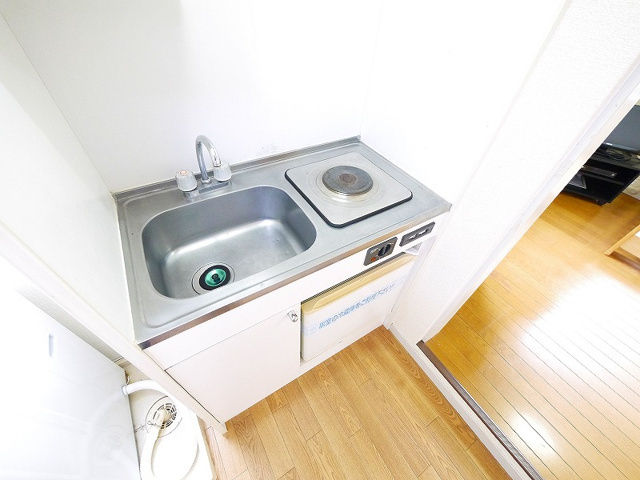 レオパレスカサのキッチン|お料理しやすいキッチンです