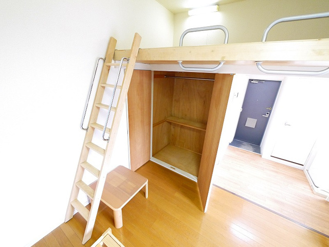 レオパレスカサの収納|小物を収納するのに便利です