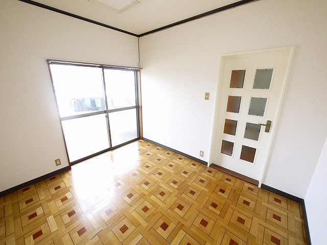 大和郡山市戸建の居間・リビング|こちらの居間で趣味の時間をお楽しみください