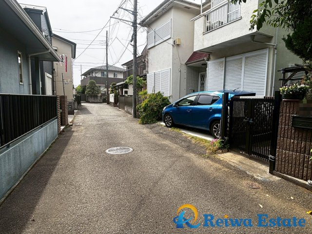 売地　茅ヶ崎市若松町の前面道路含む現地写真