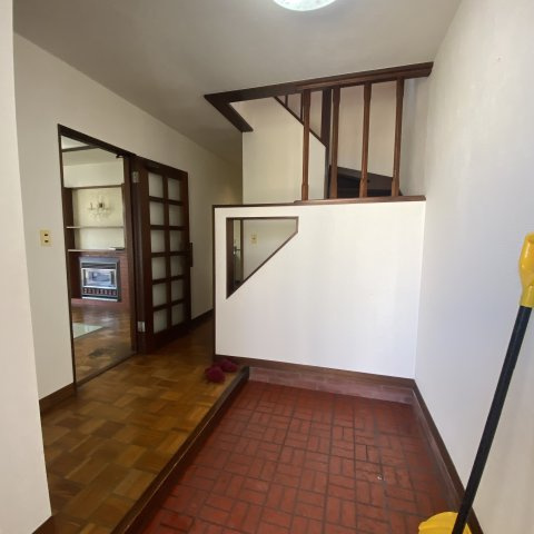 室蘭市沢町22-6　戸建の玄関