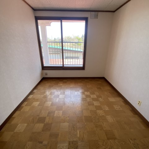 室蘭市沢町22-6　戸建の居間・リビング