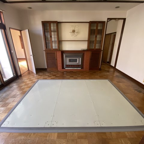 室蘭市沢町22-6　戸建の居間・リビング