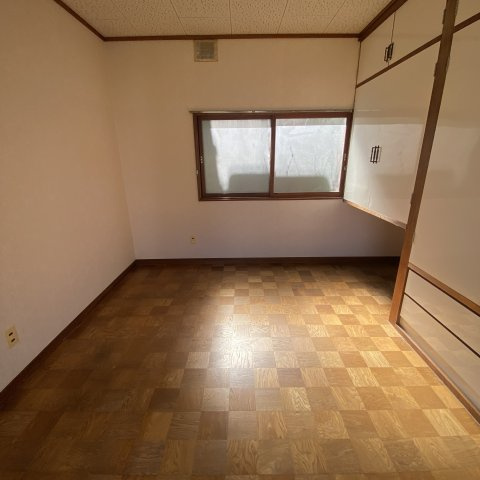室蘭市沢町22-6　戸建の洋室