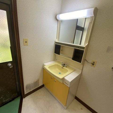 室蘭市沢町22-6　戸建の独立洗面台