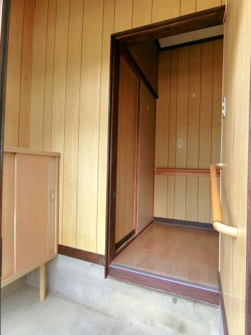 田間江森邸の玄関