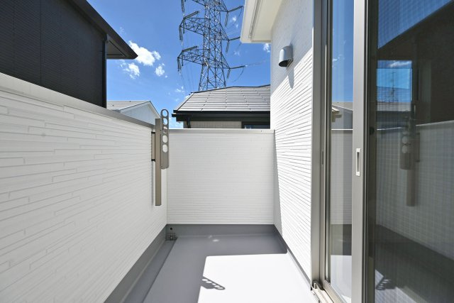 ファーストタウン安倉北1丁目新築一戸建て│3SLDK+駐車2台可のバルコニー