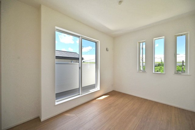 ファーストタウン安倉北1丁目新築一戸建て│3SLDK+駐車2台可の洋室