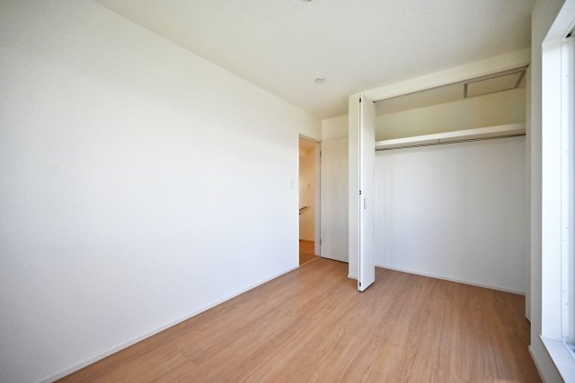 ファーストタウン安倉北1丁目新築一戸建て│3SLDK+駐車2台可の洋室