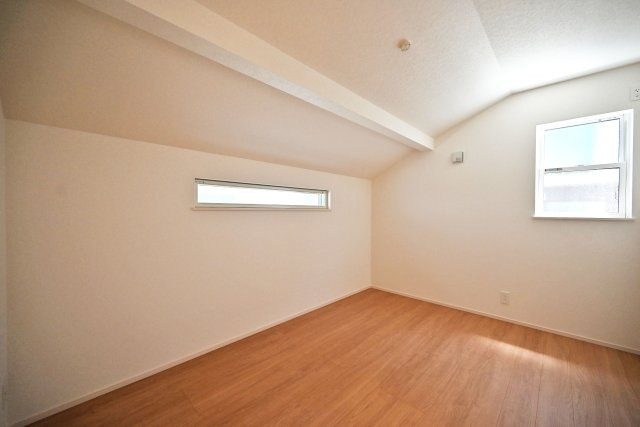 ファーストタウン安倉北1丁目新築一戸建て│3SLDK+駐車2台可の洋室