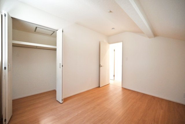 ファーストタウン安倉北1丁目新築一戸建て│3SLDK+駐車2台可の洋室