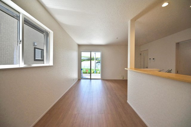 ファーストタウン安倉北1丁目新築一戸建て│3SLDK+駐車2台可の居間・リビング