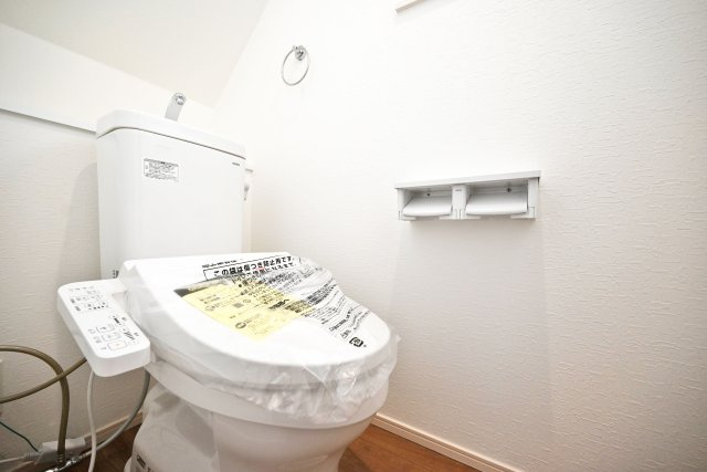 ファーストタウン安倉北1丁目新築一戸建て│2SLDK+駐車1台可のトイレ|1・2階に1か所ずつウォッシュトイレを導入しています。