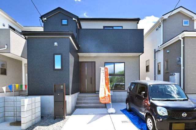 ファーストタウン安倉北1丁目新築一戸建て│2SLDK+駐車1台可の外観|3号棟現地外観写真です。
完成済みの為、即日のご内覧が可能です。