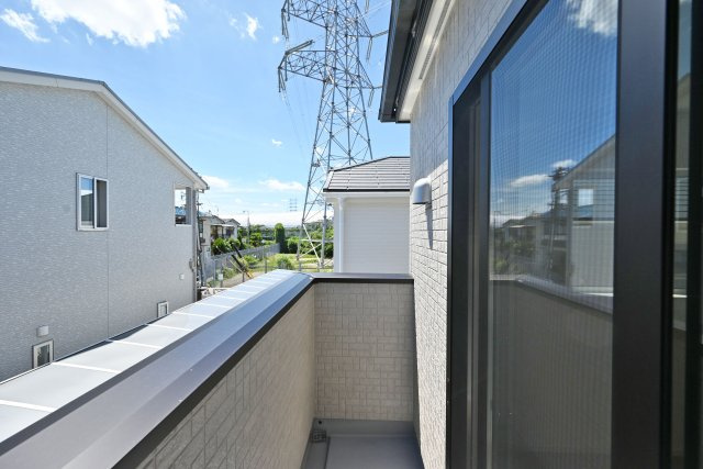 ファーストタウン安倉北1丁目新築一戸建て│2SLDK+駐車1台可のバルコニー|東面バルコニー写真です。