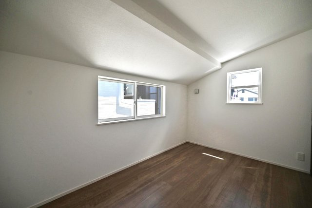 ファーストタウン安倉北1丁目新築一戸建て│2SLDK+駐車1台可の洋室|-納戸約6帖(2F)-