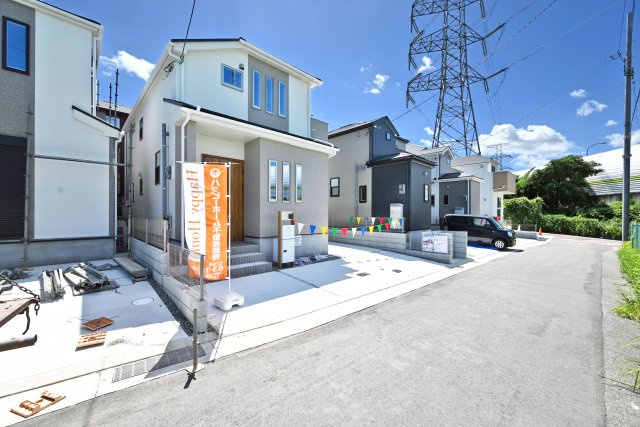 ファーストタウン安倉北1丁目新築一戸建て│2SLDK+駐車1台可の外観|完成済みの為、即日のご内覧が可能です。
皆様からのご連絡心よりお待ちしております。