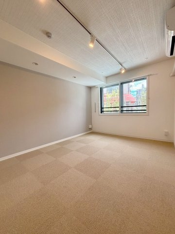 「防音マンション」ラシクラス新宿中井の居間・リビング|防音室は防音床、防音壁、防音天井となっており、まさに楽器を演奏するためにつくられた24時間楽器演奏可能の防音室です