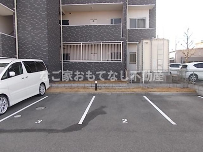 【駐車場】 | ペガサス34 | 敷地内駐車場で便利です。