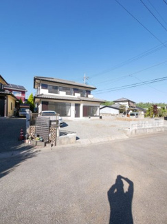 【外観】 | 外壁も新規塗装済み　屋根は瓦です。