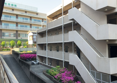 【展望】 | レクシオ大和田 | 眺望の良さを楽しめるダイニングキッチンで家族団らんの時間を過ごしてはいかがでしょうか。バルコニーから見える景色を家族で眺める時間は、時間が経つのを忘れてしまいそうですね。是非、現地を見に行きましょう！