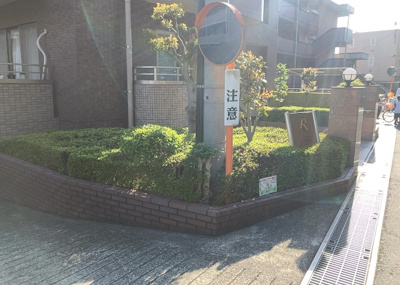 【庭】 | レクシオ大和田 | 物件によっては、入居者が個人的に使用できる専用庭がついているものもあります。また、住宅の中にある土間の部分を庭と呼ぶこともあります。庭の用途は住む人によって変わり、それによってデザインもさまざまです。