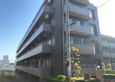 【構造・工法・仕様】 | レクシオ大和田 | ＲＣ造、Reinforced Concreteは直訳すると補強されたコンクリートです。主に柱や梁・床・壁が鉄筋とコンクリートで構成おり、鉄筋を組んだ型枠にコンクリートを流し込んで固めたものを指します。